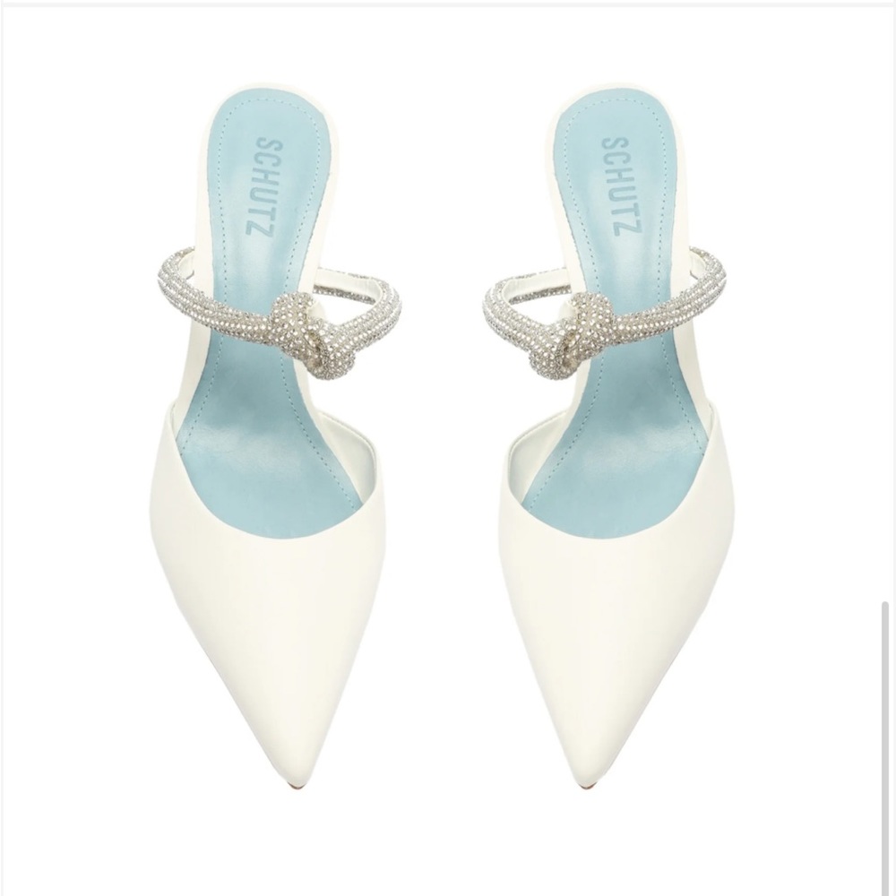 NEVER WORN, BRAND NEW Schutz White Heels 7.5